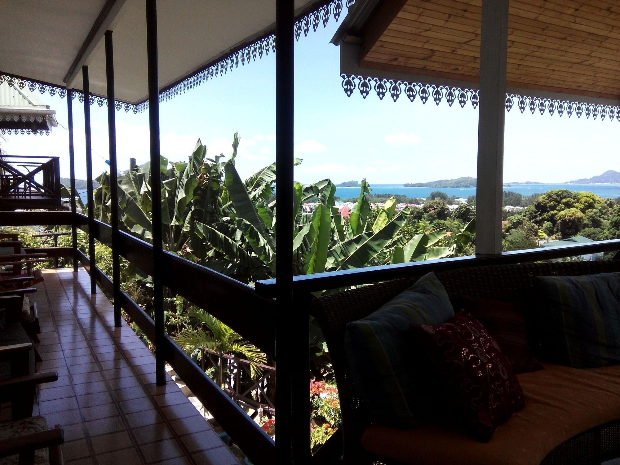 Chez Lorna 3 Nights Or Plus Homestay *