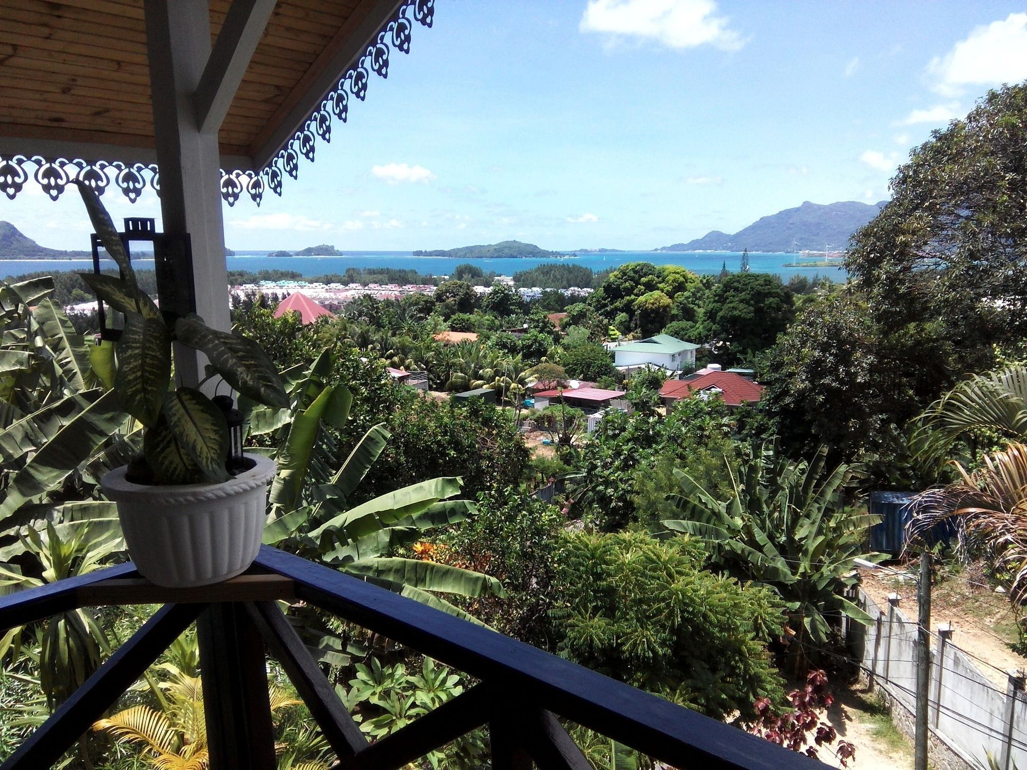 Chez Lorna 3 Nights Or Plus Homestay